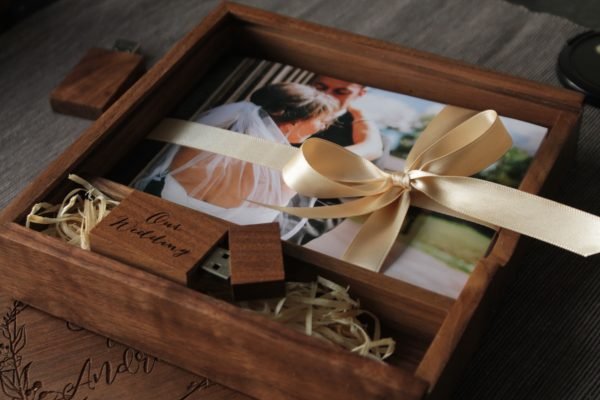 Personalised Wooden Photo Album box for 6x4" Photo Prints with additional Wooden USB Memory stick (Solid Walnut) - Image 4
